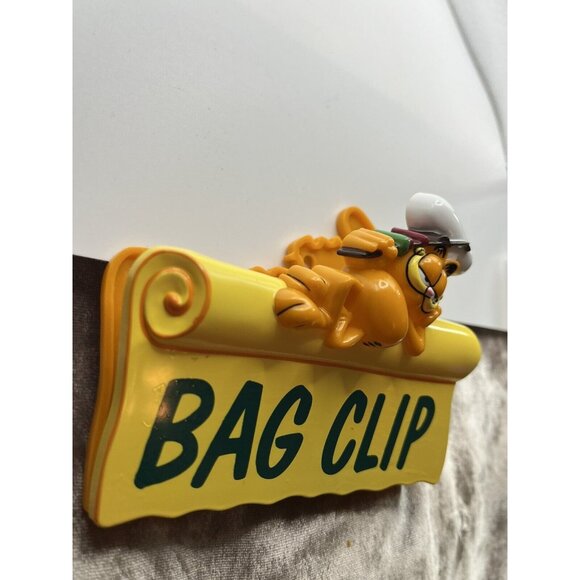 GARFIELD BAG CLIP, PAWS GIFTCO IN GREAT SHAPE , GREAT COLLECTABLE SEE - Picture 13 of 15